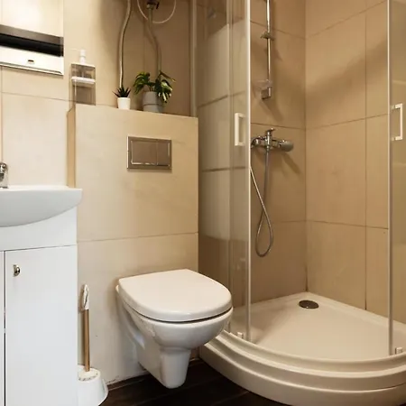 3 Between Two Lakes Apartment *