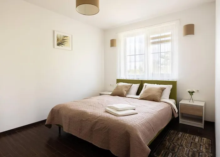 3 Between Two Lakes Апартаменти