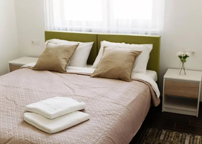 3 Between Two Lakes Apartman *