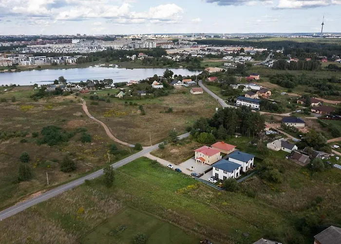 3 Between Two Lakes Апартаменти