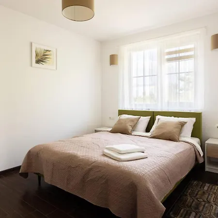 3 Between Two Lakes Апартаменты