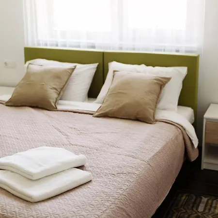 3 Between Two Lakes Апартаменты *